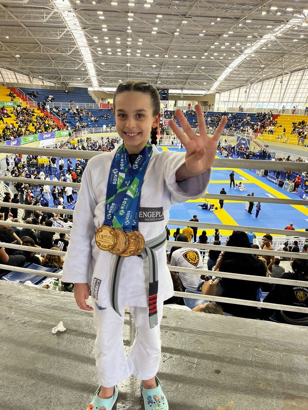 Gaya finalizando adversária em campeonato